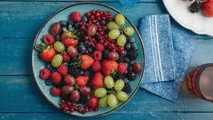 Deze geliefde bes is de ongezondste van allemaal, maar toch kopen we hem als lekkernij en proberen we kinderen over te halen hem te eten