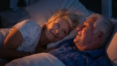 Waarom je naarmate je ouder wordt steeds vroeger wakker wordt