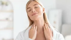 Natuurlijke manieren om de huid van de hals te verstevigen en snel van rimpels af te komen