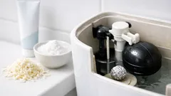 Werkt de TikTok-toilethack met aluminiumfolie echt tegen toiletgeur?
