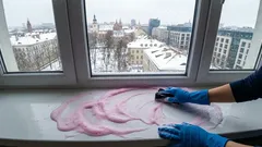 Middel met drie ingrediënten dat witte kunststof vensterbanken perfect weer wit maakt