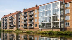 Glazen balkonafsluiting is terug: zo maak je je balkon stiller, warmer en lichter