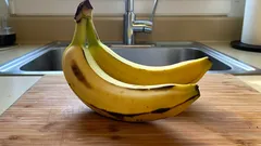 Eenvoudige manier om bananen vers te houden en ze twee keer zo lang te beschermen tegen bruinkleuring