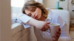 Waarom je overdag zo slaperig bent: de echte oorzaken achter die middagdip